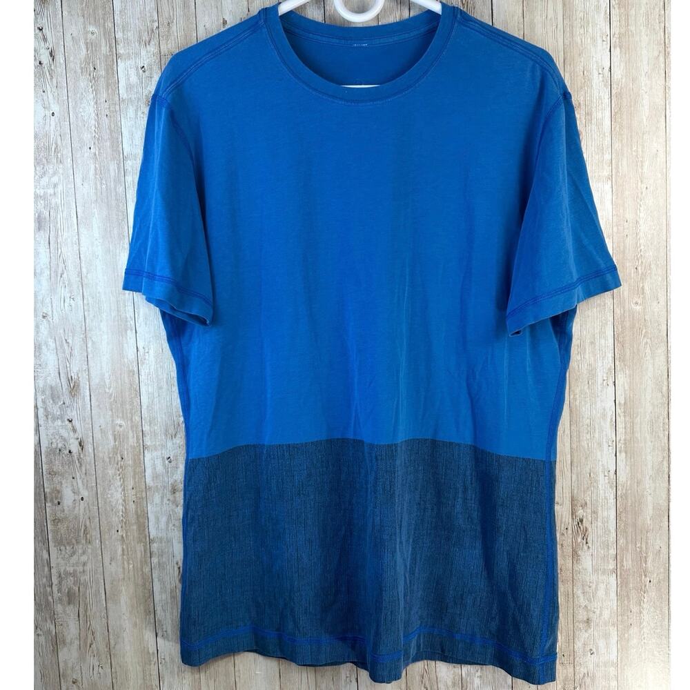 Lululemon Color Block Shirt Mens Large‎ Blue Crewneck Lightweight Performance